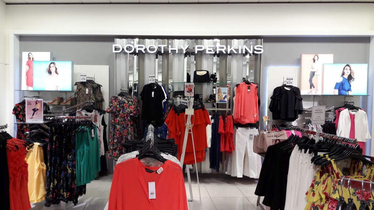 zig zag mirrored wall made for Dorothy Perkins and Arcadia by Aspen Concepts
