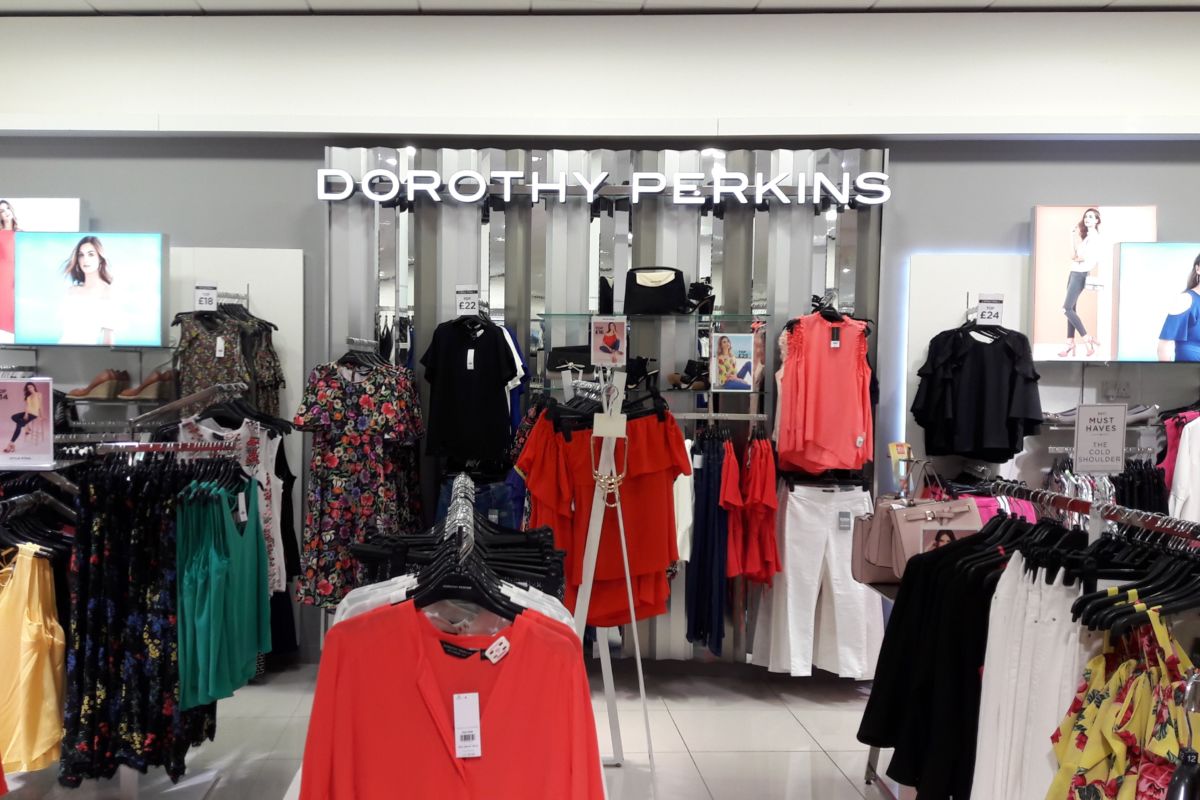 zig zag mirrored wall made for Dorothy Perkins and Arcadia by Aspen Concepts