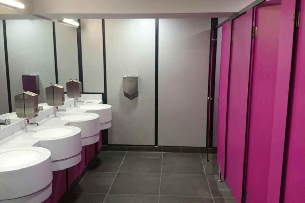 ladies toilet cubicles