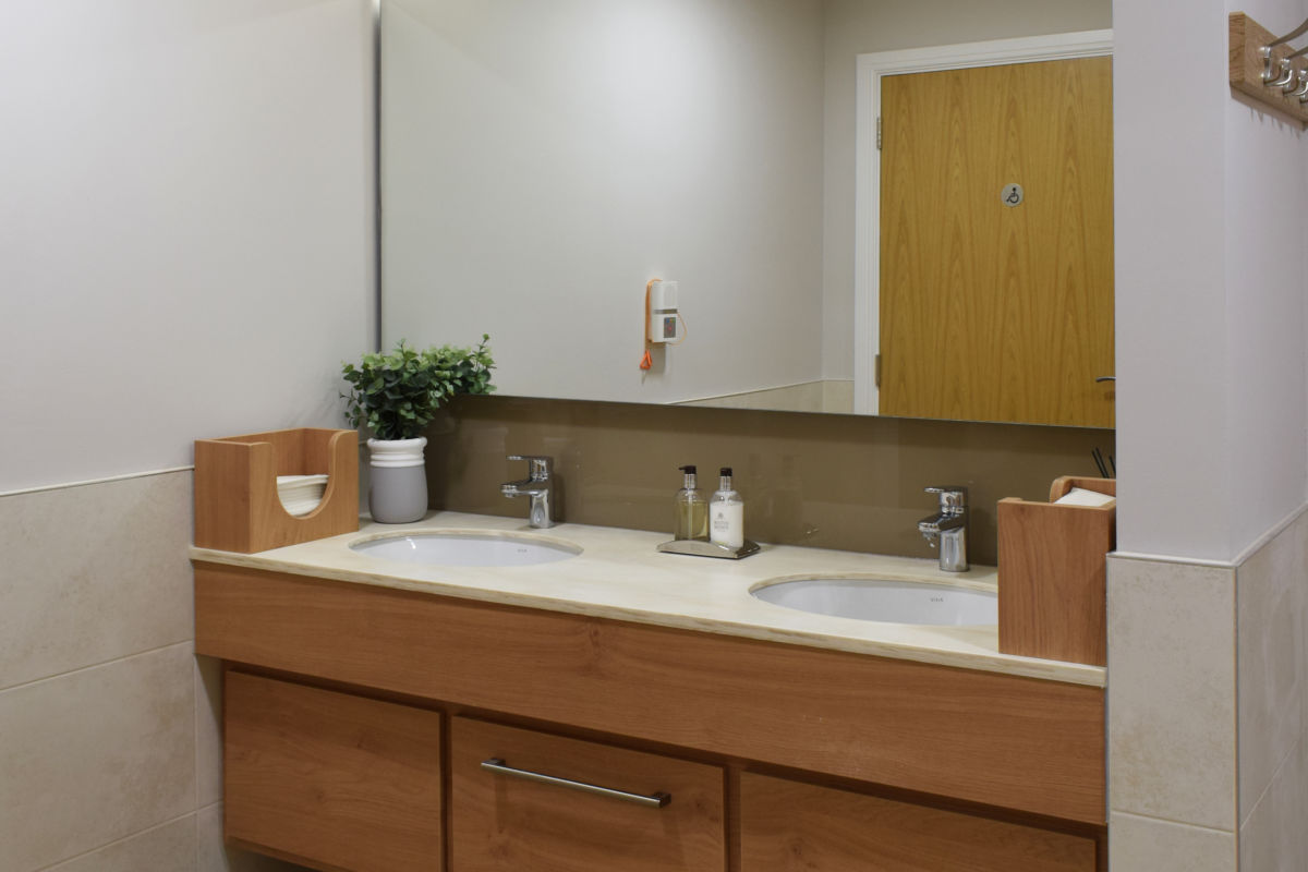 washroom double vanity unit